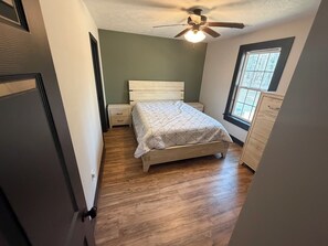 2 soverom, strykejern/-brett, wi-fi og sengetøy