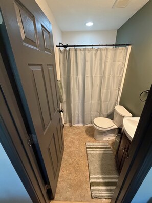 مناشف، صابون، ورق حمّام