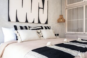 1 slaapkamer, een kluis op de kamer, een strijkplank/strijkijzer