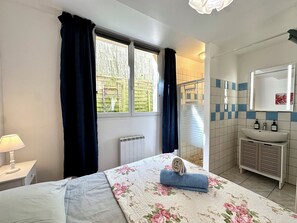 1 habitación, tabla de planchar con plancha, wifi y ropa de cama 