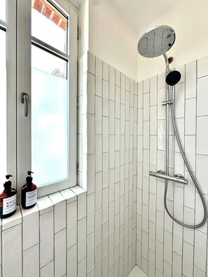 Shower, hair dryer, towels - La Villa Dorange, 15 min from the beach- Famille-Amis (Sailly-Flibeaucourt)