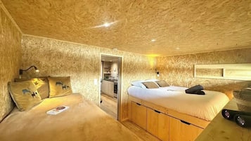 2 bedrooms, bed sheets