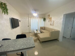 Living area - Lovely 2-bedroom apartment with AC in charming Bayahíbe 125 DOLARES POR NOCHE (Bayahíbe)