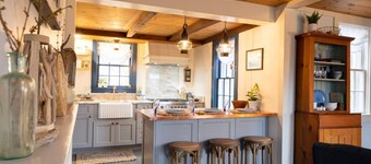HGTV Featured Cape Cottage Minutes to Beaches