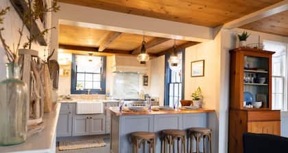 HGTV Featured Cape Cottage Minutes to Beaches