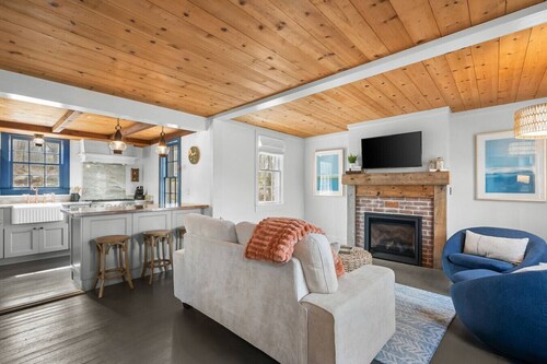 HGTV Featured Cape Cottage Minutes to Beaches