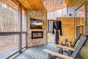 Property grounds - New Luxe Couples Spa Retreat, with  Sauna, Hot Tub, and Massage Chair! (Gatlinburg)