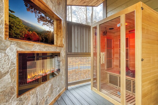 Sauna - New Luxe Couples Spa Retreat, with  Sauna, Hot Tub, and Massage Chair! (Gatlinburg)
