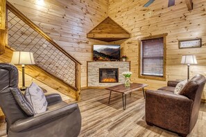 Smart TV, fireplace - New Luxe Couples Spa Retreat, with  Sauna, Hot Tub, and Massage Chair! (Gatlinburg)
