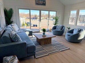 Unclassified image, 3 of 16, button - The Surf Shack (Clear Lake)