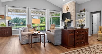Lake Travis Retreat | Sunset Deck, Tennis, Golf