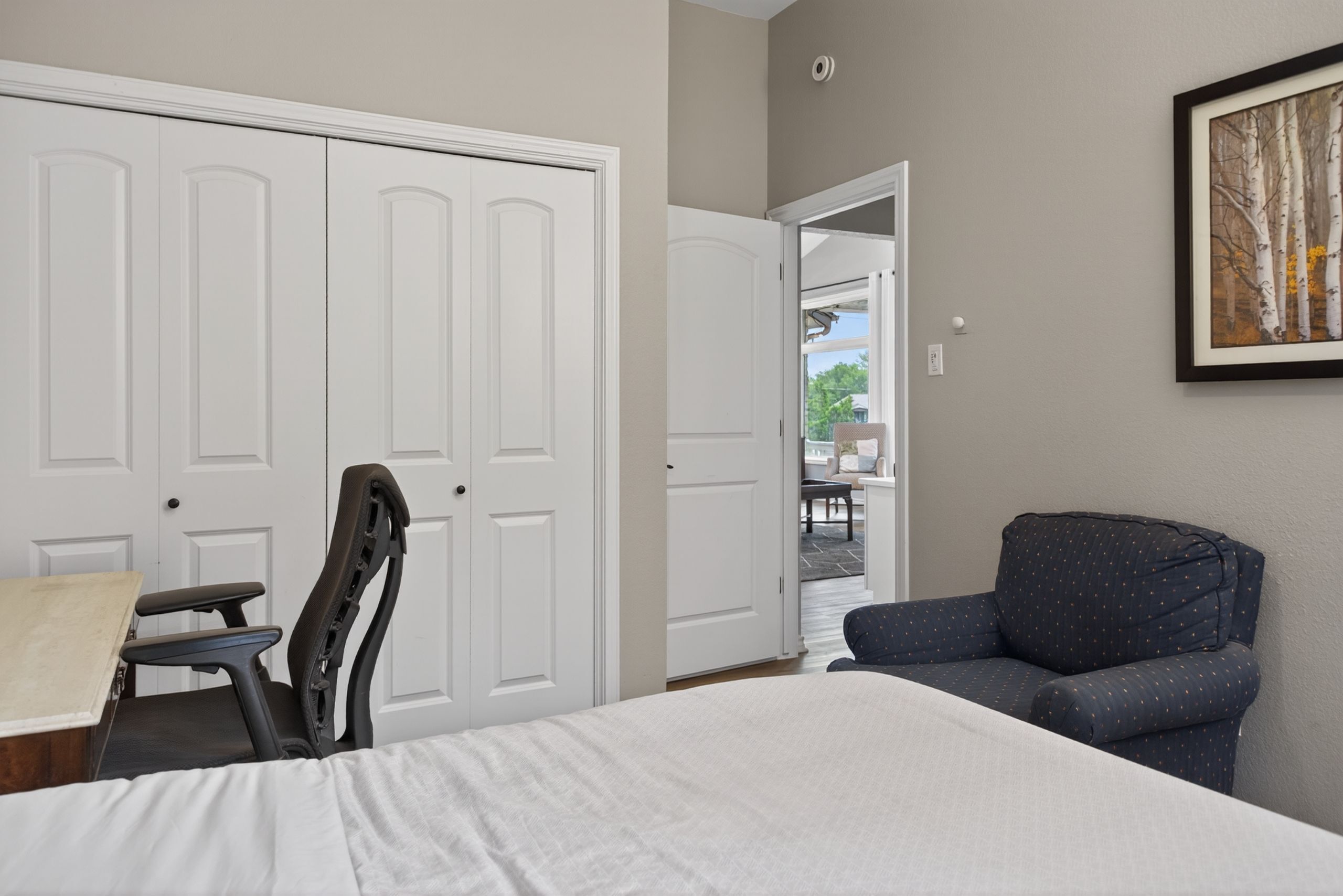 Desk, iron/ironing board, travel crib, WiFi