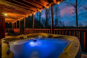 Terrace/patio - Hot Tub l Fire Pit l Pool Table l Arcade l Fireplace (Sevierville)