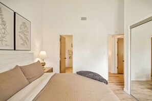 3 bedrooms, desk, iron/ironing board, free WiFi