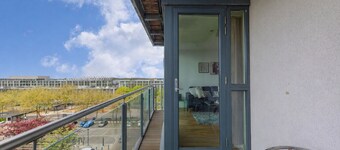 Stylish 2 Bedroom 2 Bath Flat • Balcony • Free Parking • Fast WiFi • Self-Check-In