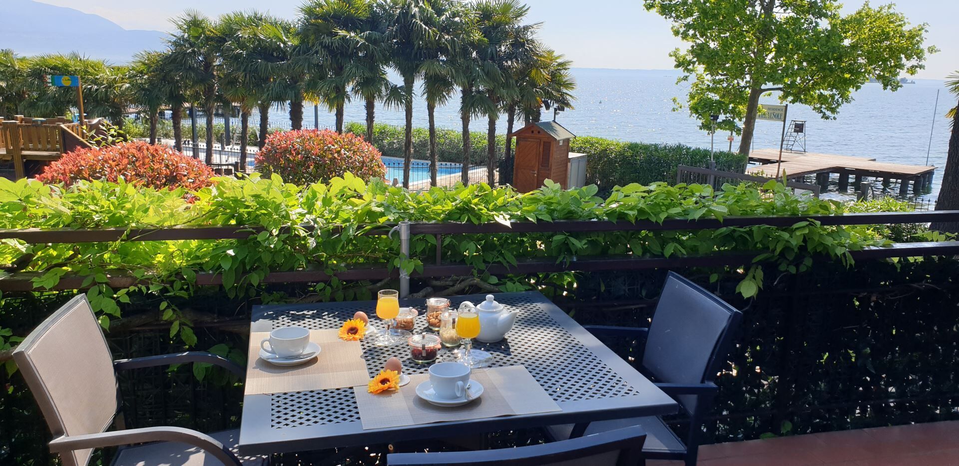 屋外ダイニングエリア