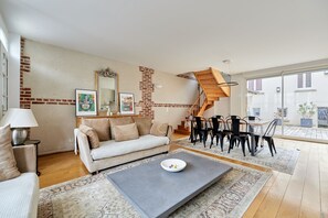 TV, fireplace, DVD player - La Rose Rouge - A 1 km de la plage (Deauville)
