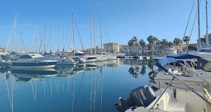 Located at the Port of Fréjus. A 3-minute walk from the nature center and the beach