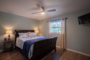 2 bedrooms, free WiFi, bed sheets - Mango Grove Hideaway | McGregor Area, Close to FMB (Fort Myers)