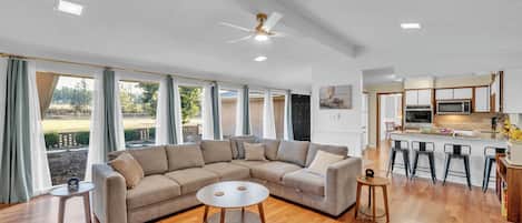 Téléviseur connecté, jeux vidéo, table de ping-pong, chaßne audio