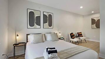 Fer et planche à repasser, lit de bébé portatif, Wi-Fi, literie fournie