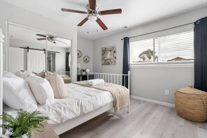 Iron/ironing board, travel cot, WiFi, bed sheets - Cozy Clean Family Home - Central to everything! (San Diego)