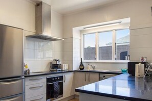 Fridge, microwave, oven, stovetop - Calling All Families or Friend Groups - This is it (Christchurch)