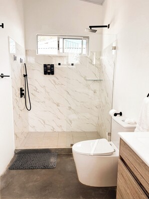 Hair dryer, towels, soap, toilet paper - Refugio SÛ: Privacy and Total Connection with Nature (Uvita)