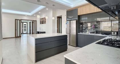 Spacious 4 bed home with open plan living