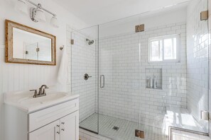 Shower, towels - Peaceful 5BR Deltaville Stay | Private Dock (Deltaville)