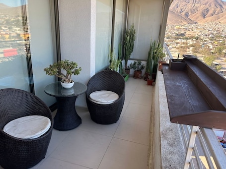 Unterkunftsgelände. Spacious and comfortable apartment, excellent view, unbeatable location.