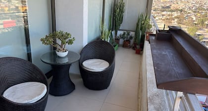 Spacious and comfortable apartment, excellent view, unbeatable location.