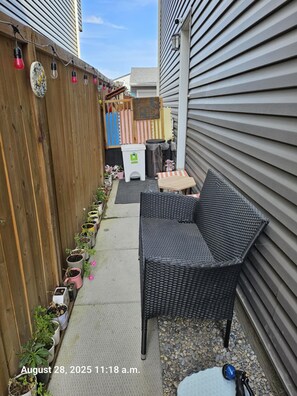 Unclassified image, 2 of 6, button - Self contained legal basement own entrance and private yard (Calgary)