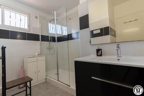 Shower - House Venitia T5 - AUSSONNE (AUSSONNE)