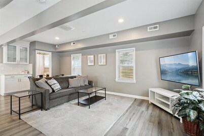 Beach Bliss in Hampton – Minutes to the Shore!