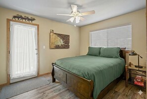 2 bedrooms, iron/ironing board, free WiFi, bed sheets - Have it "Ouray". A unique 2 Bedroom/1 Bath Townhome (Ouray)