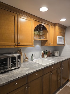 Private kitchen - Cedars & Pine Mt View Retreat (Everett)