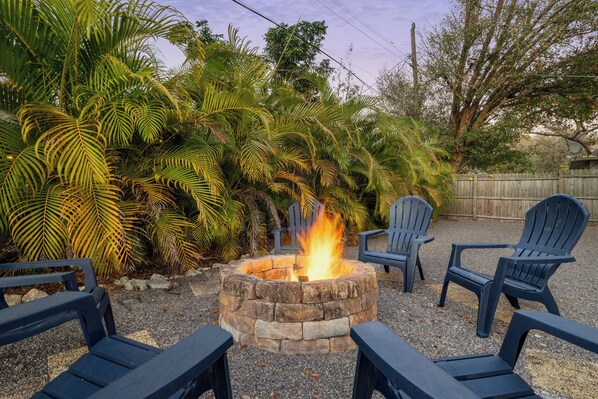 Property grounds - Cozy Sarasota Home w/ Fire Pit | The Olive Turtle (Sarasota)