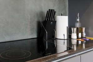 Interlomas 2BR | Private kitchen | Microwave, stovetop, cookware/dishes/utensils - Interlomas by Wynwood House (Huixquilucan)