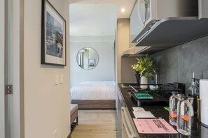 Apartment (LC) | Private kitchen | Microwave, stovetop, cookware/dishes/utensils - Interlomas by Wynwood House (Huixquilucan)