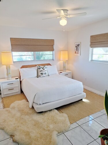 ☆☀︎❀ Beach Cottage! King Bed, Fenced Yard, Boat/RV Parking, 6 miles to Beach!