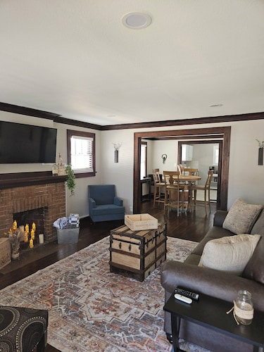 LnL KC Retreat -Sleeps 5- Parking-Wifi