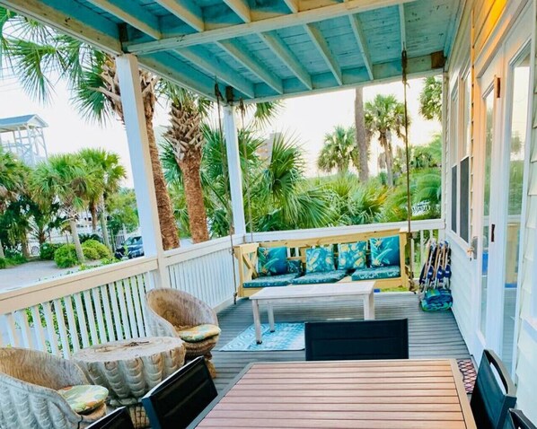 Outdoor dining - “Sea Spot - Down!” Ideal Location & Beach Access! (Folly Beach)
