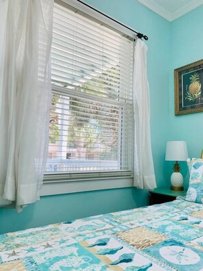 3 bedrooms, iron/ironing board, WiFi, bed sheets - “Sea Spot - Down!” Ideal Location & Beach Access! (Folly Beach)
