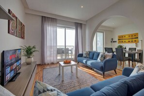 Apartment (4 Bedrooms) | Interior - Spacious Private Apartment With Sunny Balcony (Sliema)