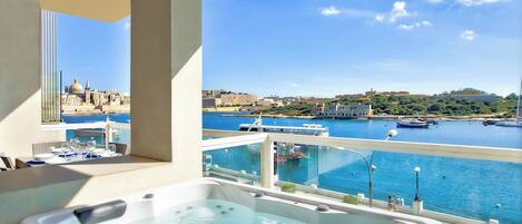 Apartment (4 Bedrooms) | Front of property