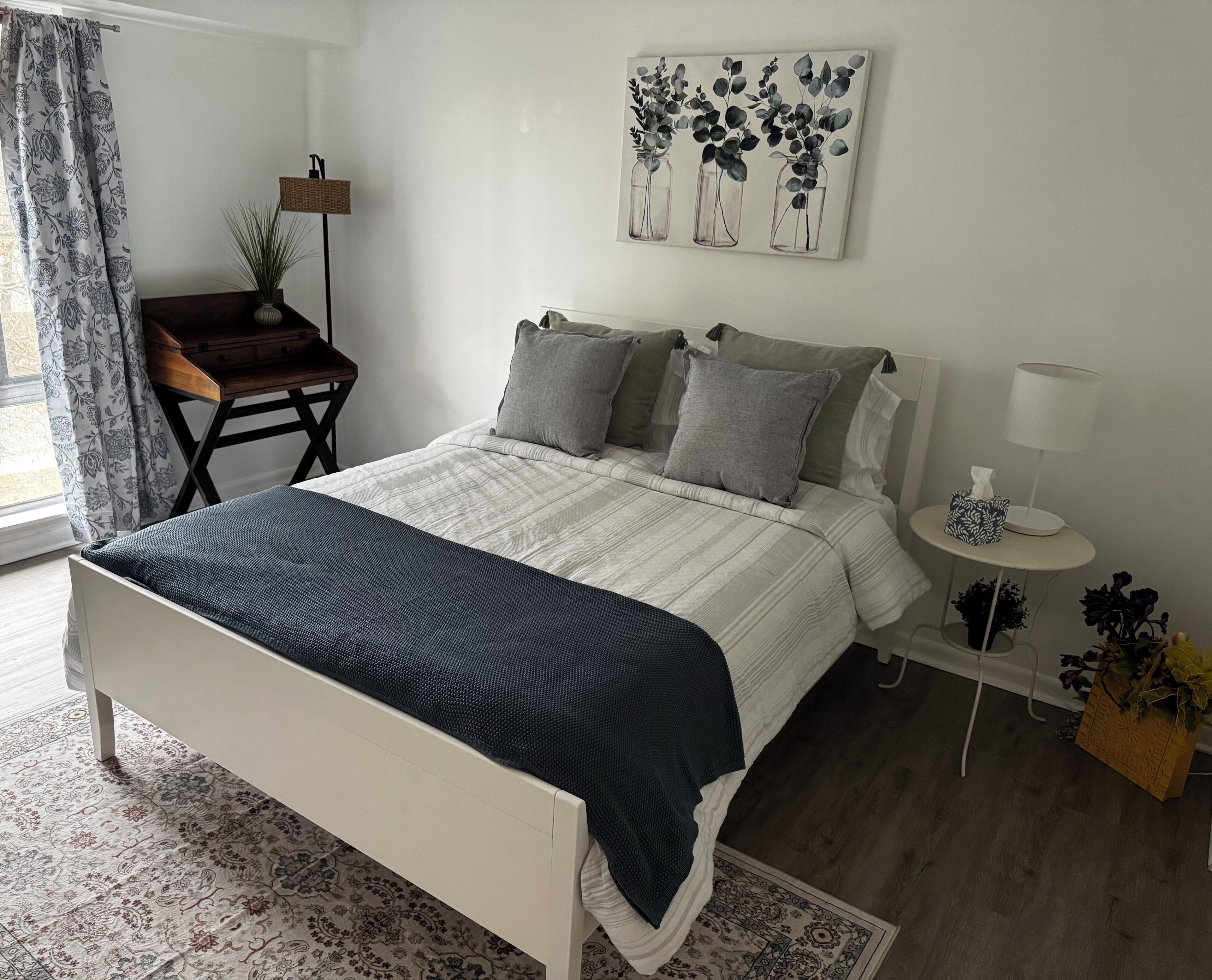 1 bedroom, iron/ironing board, internet, bed sheets