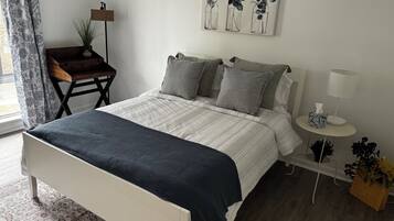 1 bedroom, iron/ironing board, internet, bed sheets