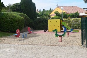Children’s area - Cozy studio cabin – Swimming pools, sea nearby (LE GRAU DU ROI)