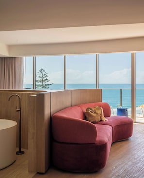 Suite (Ocean) | Bathroom | Free toiletries, hair dryer, towels - Avani Mooloolaba Beach Hotel (Mooloolaba)